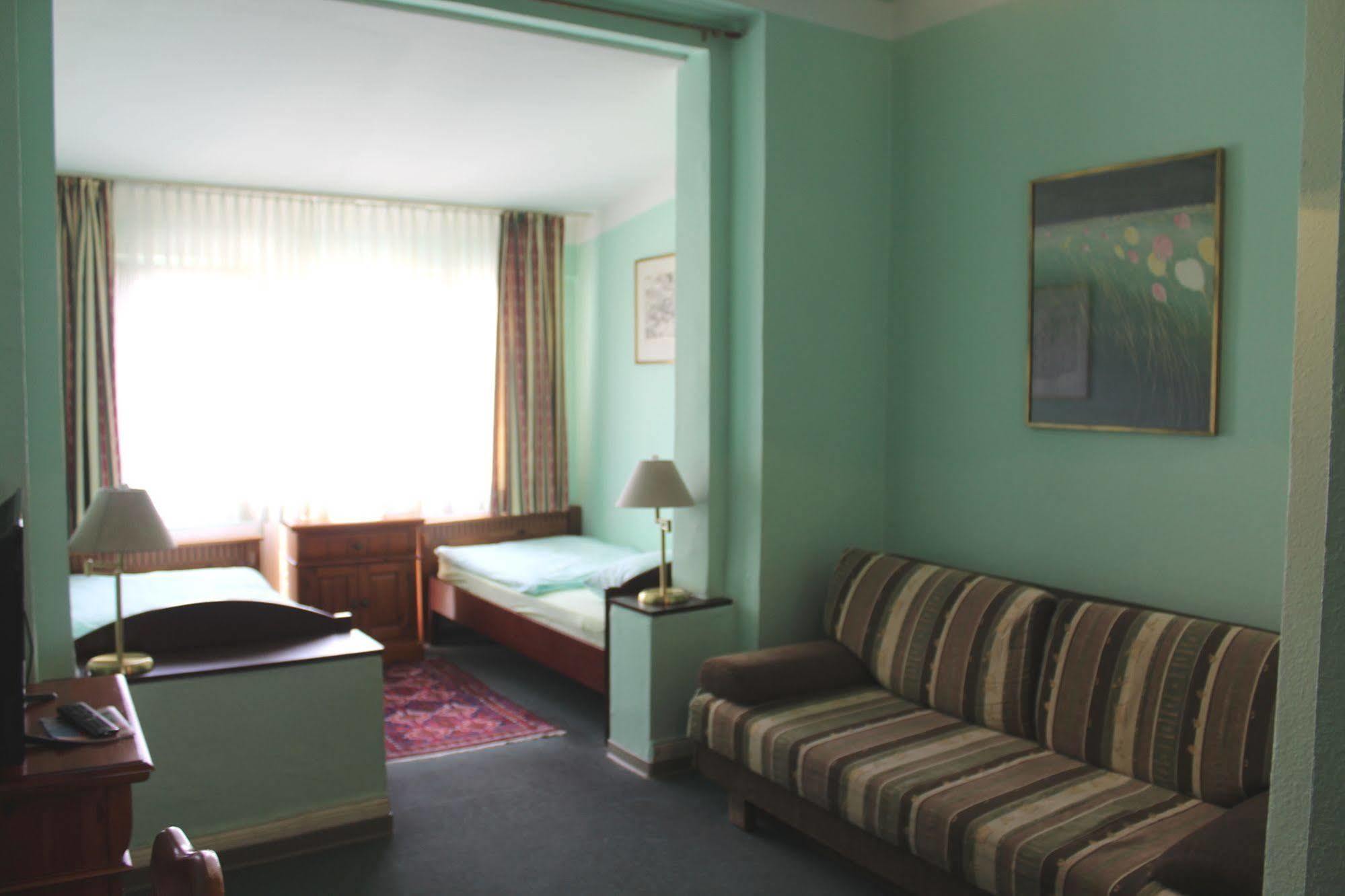 Hotel Am Roonplatz Bonn Exterior photo